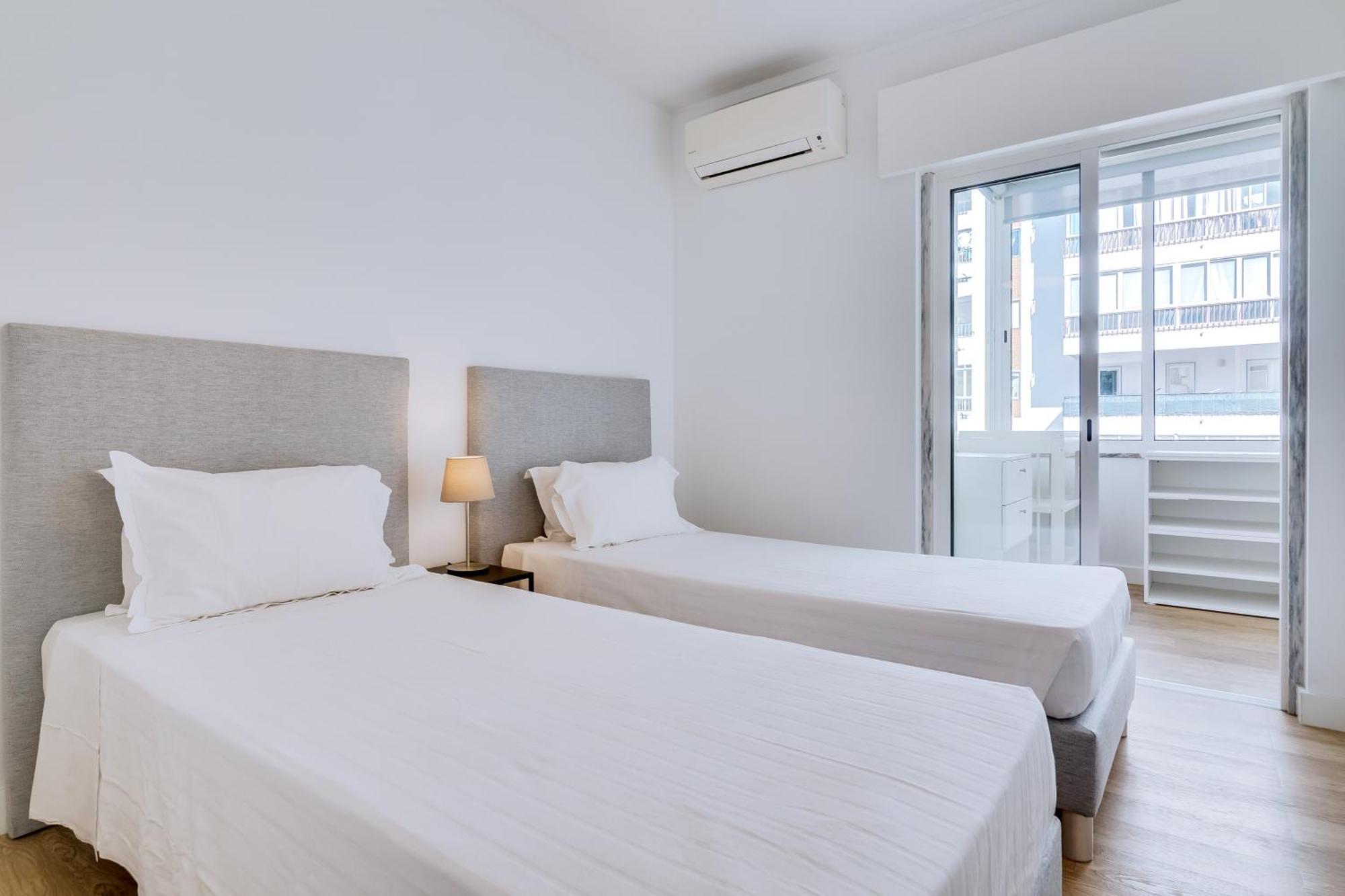 Al - Apartamento Egas Moniz Quarteira Bagian luar foto